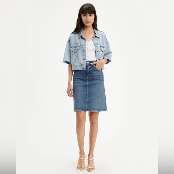NWT Levi's Classic Iconic Denim Skirt in Medium Wash - Picture 1 of 8